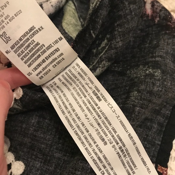 Embroidered Lace Floral Crop Tee - Picture 6 of 8